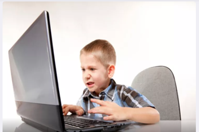 Bu ölkədə sosial şəbəkə uşaqlara qadağan olundu