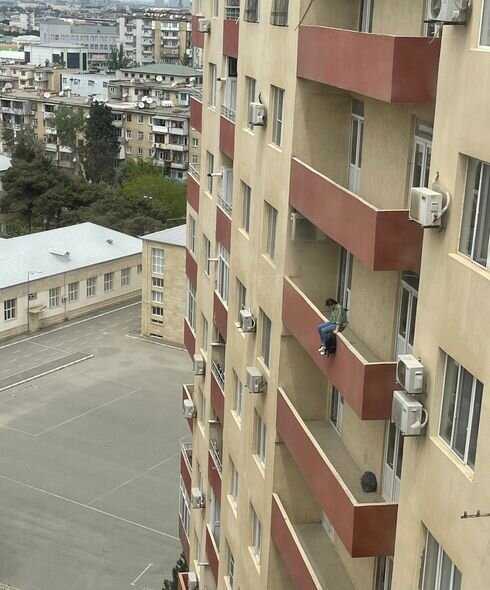 Özünü binadan atan məktəbli qız ilə bağlı ağlasığmaz İDDİALAR - FOTO