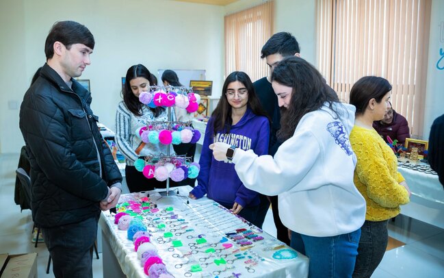 Bakıda "Əngəlsiz Karyera" sərgisi keçirilib