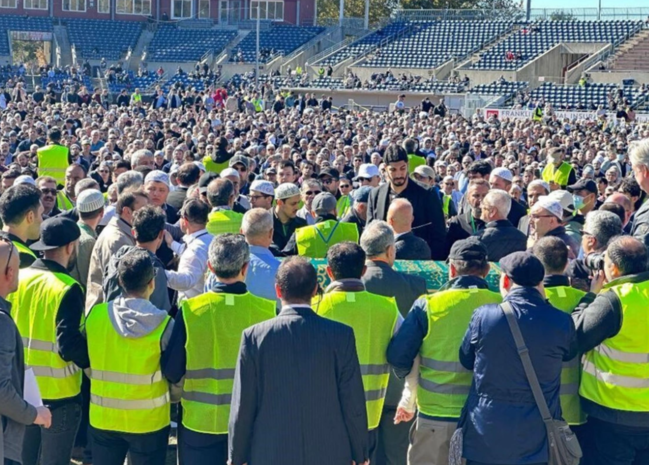 Gülənin dəfnindən qeyri-adi görüntülər: Qonaqlar maskada gəldi, təkbir yasaq edildi, "İncil" oxundu