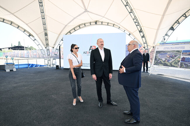 İlham Əliyev xanımı ilə Gəncəyə getdi - Fotolar-Yenilənir