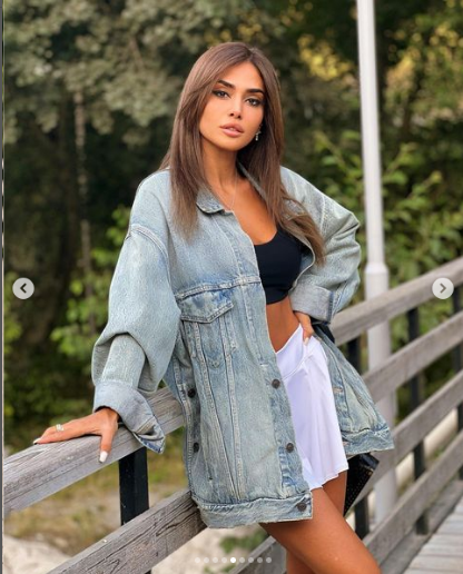 "Seçim sizdə" - Anası Pervinin FOTOlarını BELƏ ÇƏKDİ