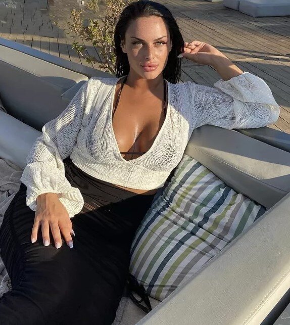 Uğursuz estetik əməliyyatı edən Yaren OD PÜSKÜRDÜ - FOTO