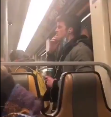 Metroda İYRƏNC GÖRÜNTÜ: əlini ağzına vurub... - VİDEO