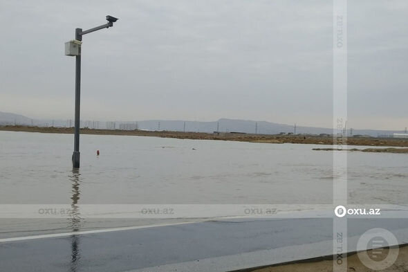 Azərbaycanda su basan magistral yolda nəqliyyatın hərəkəti tam bərpa olundu - YENİLƏNİB + FOTO/VİDEO
