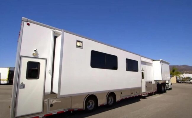 Bred Pitt 1 milyonluq evini kirayə verir - FOTOLAR