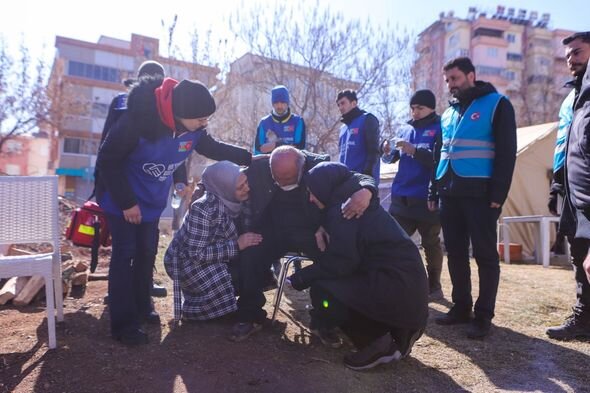 Azərbaycan könüllülərinin zəlzələ bölgəsindəki növbəti günü - FOTO