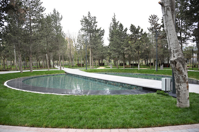 İlham Əliyev xanımı ilə yeni parkda - Fotolar