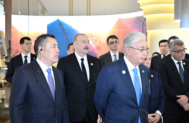 Prezident həmkarları ilə Türküstanı gəzdi - Fotolar
