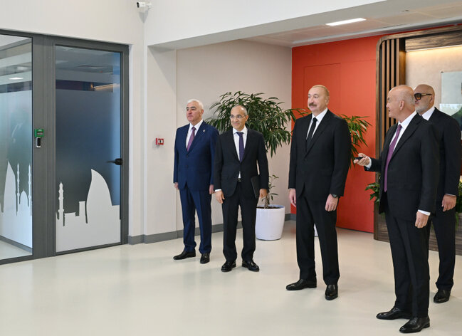 Prezident dərman istehsalı müəssisəsinin açılışında - Fotolar