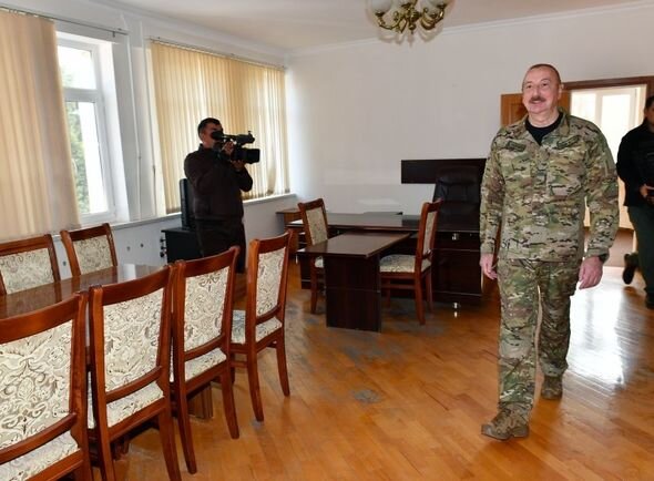 İlham Əliyev Xocalı şəhərində və Əsgəran qəsəbəsində Dövlət Bayrağını ucaldıb - YENİLƏNİB + FOTO/VİDEO