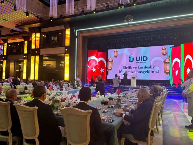 Bakıda Beynəlxalq Demokratlar Birliyinin (UID) Azərbaycan nümayəndəliyinin təşkilatçılığı ilə iftar süfrəsi açılıb - FOTOLAR