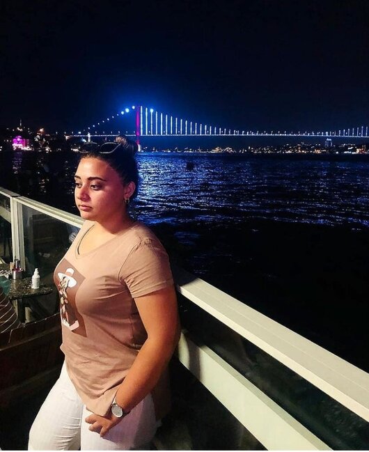Almaxanım gözəlliyi ilə GÖZ OXŞADI - FOTOLAR