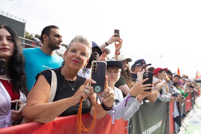 Formula 1 Qatar Airways Azərbaycan Qran Prisi 2025: Sürət həvəskarları Pit zolağı gəzintisində