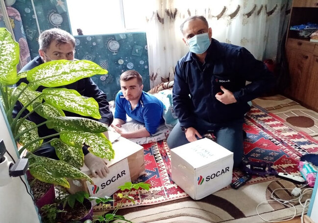 SOCAR-ın idarələri çətin vəziyyətdə olan ailələrə yardım edib