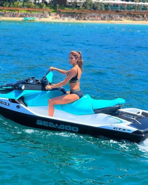 Bu yay çimərlik geyimində FOTOLARI ilə gündəmə gələnlər