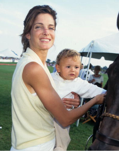 Gənc yaşlarında ana olan 17 ulduz - FOTO