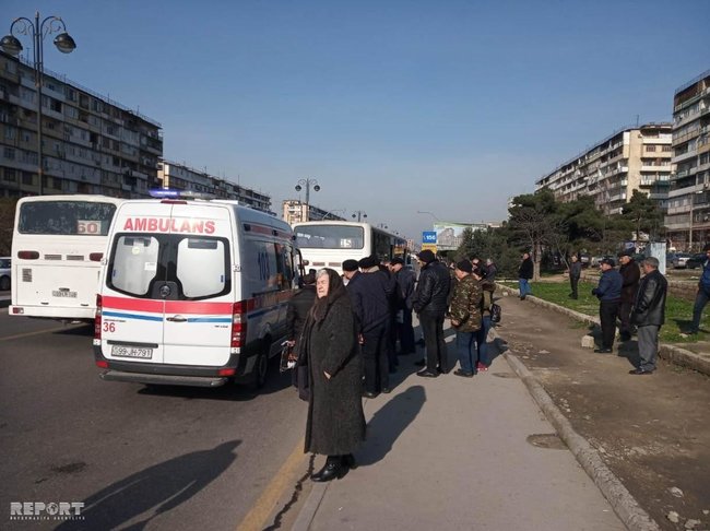 Bakıda avtobus qəzası: yaşlı qadın ağır yaralandı - FOTO