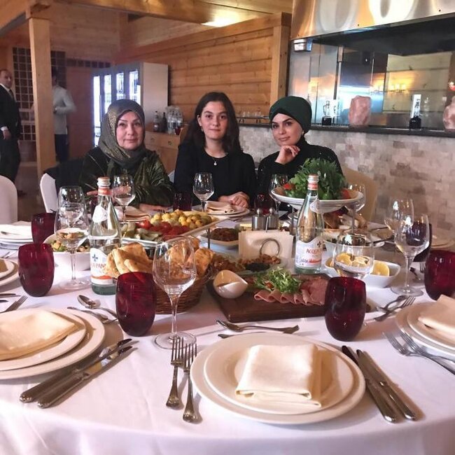 Alim Qasımovun xanımı və nəvəsi - FOTO