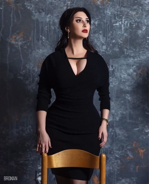 Açıq-saçıq geyimləri ilə 2019-cu ilə "damğa vuran" şou əhli - FOTO