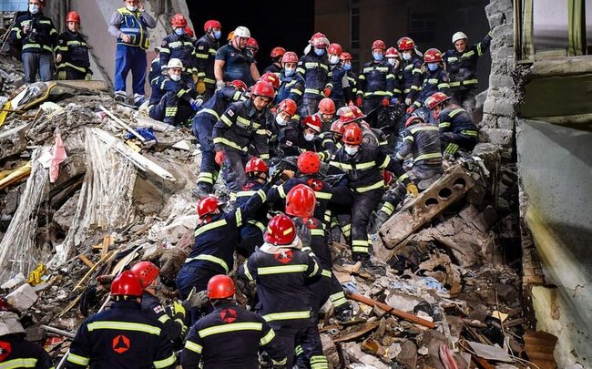 Batumidə binanın çökməsi nəticəsində ana və iki azyaşlı uşağı ölüb