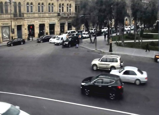 Mərkəzi küçələrindən birində nəqliyyatın hərəkəti bərpa olundu