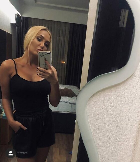 Nura Suri yataq otağından FOTO PAYLAŞDI