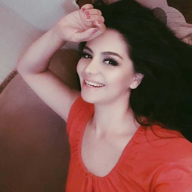 Boşanan Sevda uşaqlarını yatırdıqdan sonra GECƏ BU FOTOLARI ÇƏKDİ