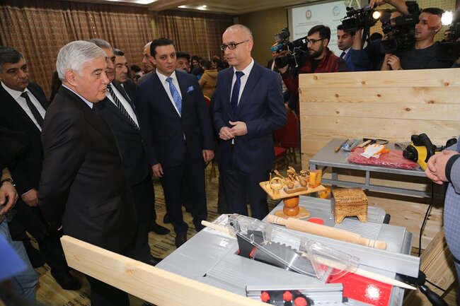833 məcburi köçkün gəncə şəxsi biznesini qurmaq üçün avadanlıqlar təqdim edilib - FOTO