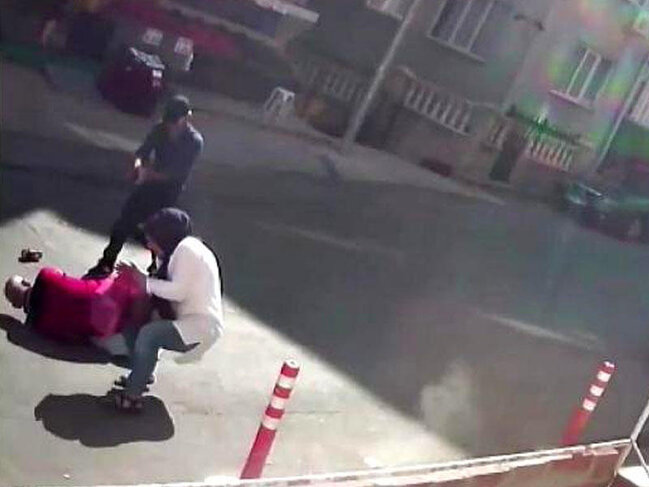 Arvadının əsgər yoldaşı ilə sevgili olduğunu öyrəndi: küçədə hər ikisini güllələdi - VİDEO