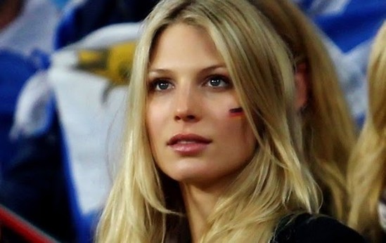 Futbolçuların həyat yoldaşları və sevgililəri