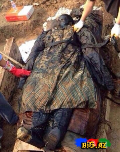 300 illik mumiya 1 saata çürüdü - FOTO