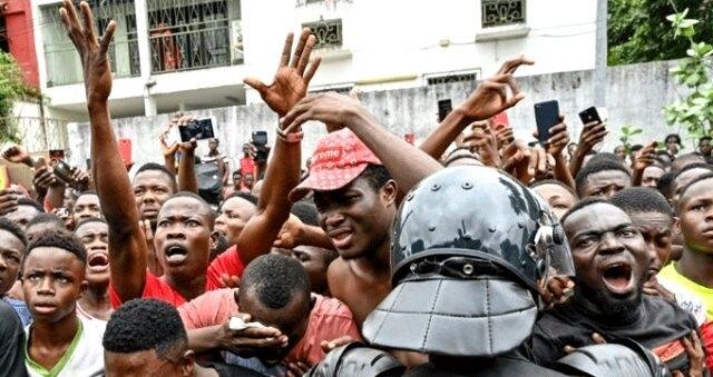 DJ Arafatı məzardan çıxarıb selfi etdilər - 12 nəfər həbs edildi - FOTO