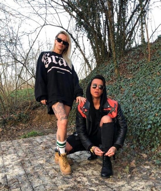 Üzünə saqqal əkdirən Neslihan sevgilisi ilə görüntüləndi - FOTOLAR