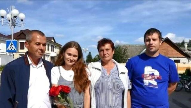 4 yaşında itkin düşmüşdü, 20 il sonra ailəsini tapdı - FOTO