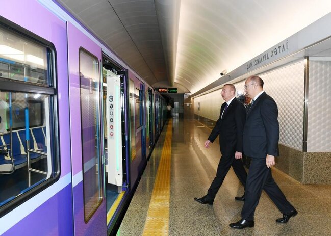 Prezident "Xətai" metrostansiyasının açılışında - FOTOLAR