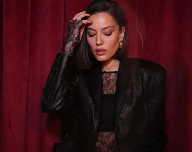 Pelin Akil özəl məktəblərin təhsil ödənişlərinin çoxluğundan şikayət etdi