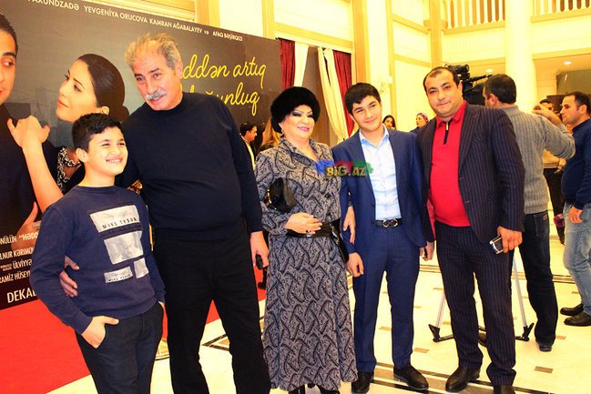 Afaq Bəşirqızı həyat yoldaşı və nəvələri ilə - FOTOLAR