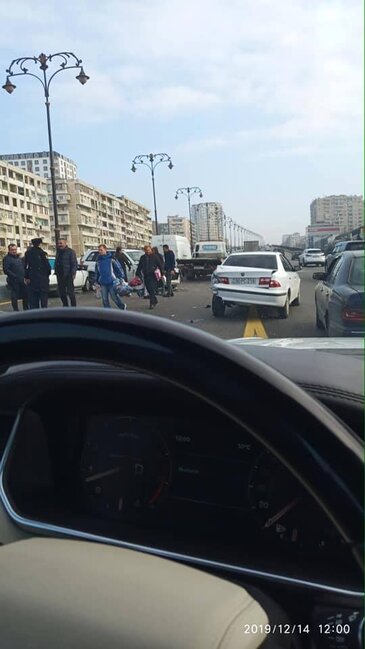 Bakıda ağır qəzadan görüntülər yayıldı - FOTOLAR