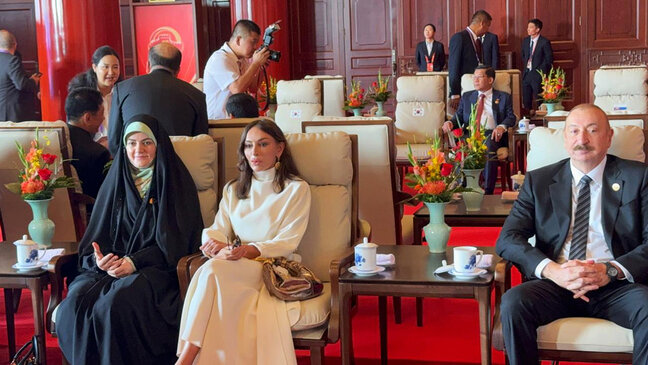 Prezidentlə xanımının paraddan maraqlı - Fotoları