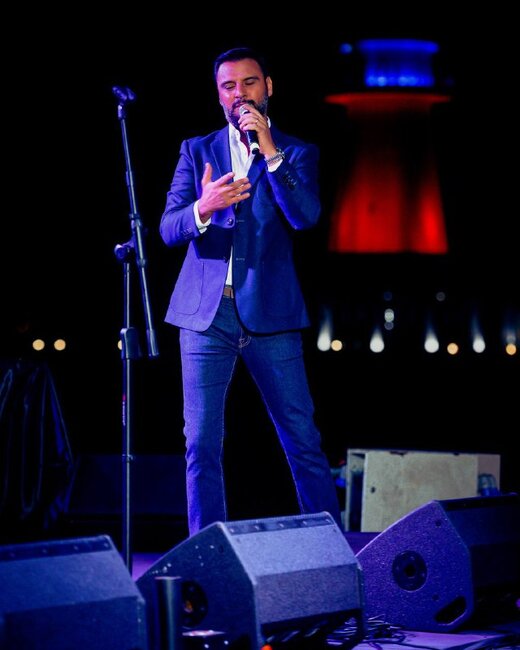 Alişan Bakı konsertində "Qarabağ maralı"nı canlı oxudu