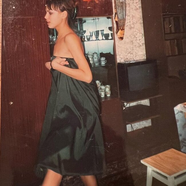 Məşhur model uşaqlıq fotolarını paylaşdı