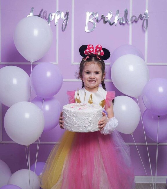 "Fəlakət" 4 yaşlı qızının fotolarını paylaşdı