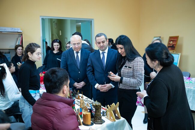 Bakıda "Əngəlsiz Karyera" sərgisi keçirilib