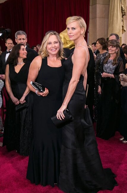 "Anam atamı öldürdü, ertəsi gün məni geyindirib məktəbə göndərdi" - Fotolar