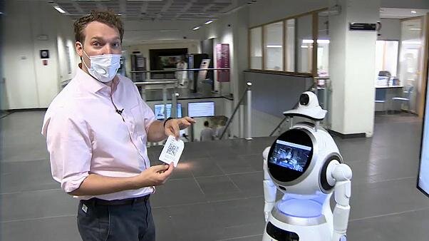 Belçika xəstəxanasında insanı 34 dil bilən robot əvəz etdi - VİDEO