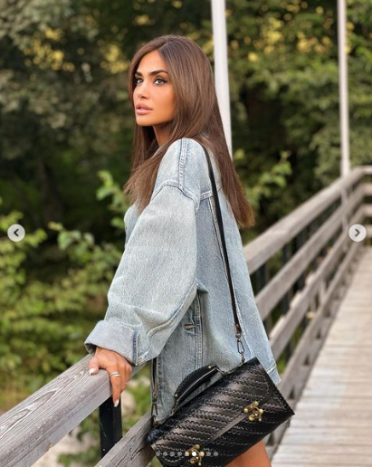 "Seçim sizdə" - Anası Pervinin FOTOlarını BELƏ ÇƏKDİ