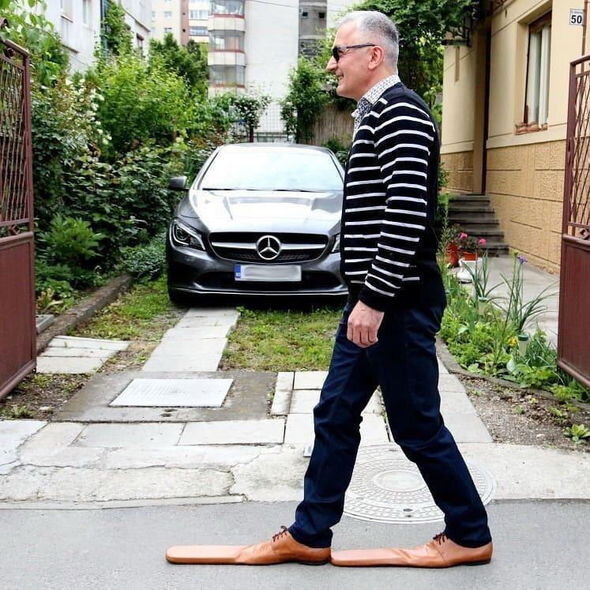 Koronavirusdan qorunmaq üçün ayaqqabı ixtira olundu - FOTOLAR