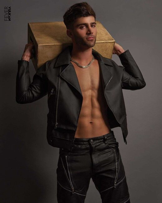 Nikinin mahnısı 1-ci olsa, çılpaq fotosunu paylaşacaq