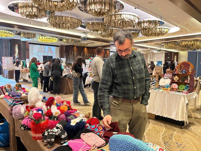 "Zəfərin izi ilə" adlı festivalda məhbus qadınların əl işləri satışa çıxarıldı.